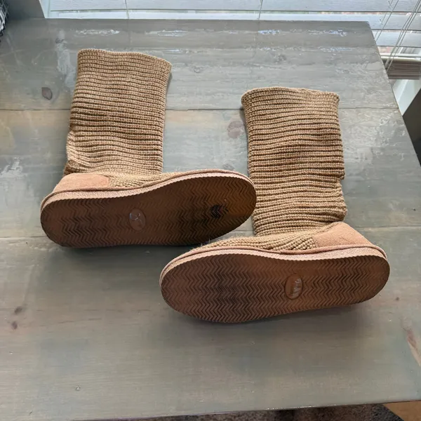 Bearpaw Tan Anastaia Boots Sz 9 - Image 2