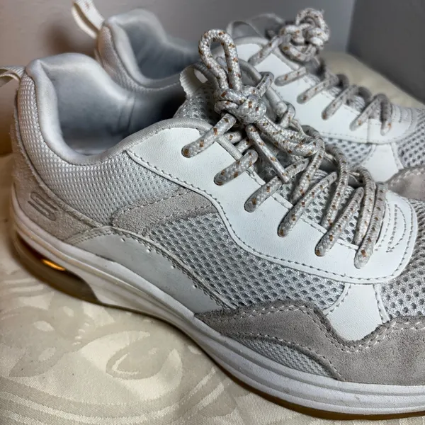 Skechers White and Light Gray Mesh Suede Lace-Up Sneakers size 8 - Image 4