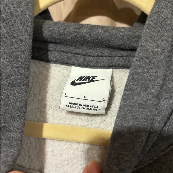 Nike sweatshirt - Image 2