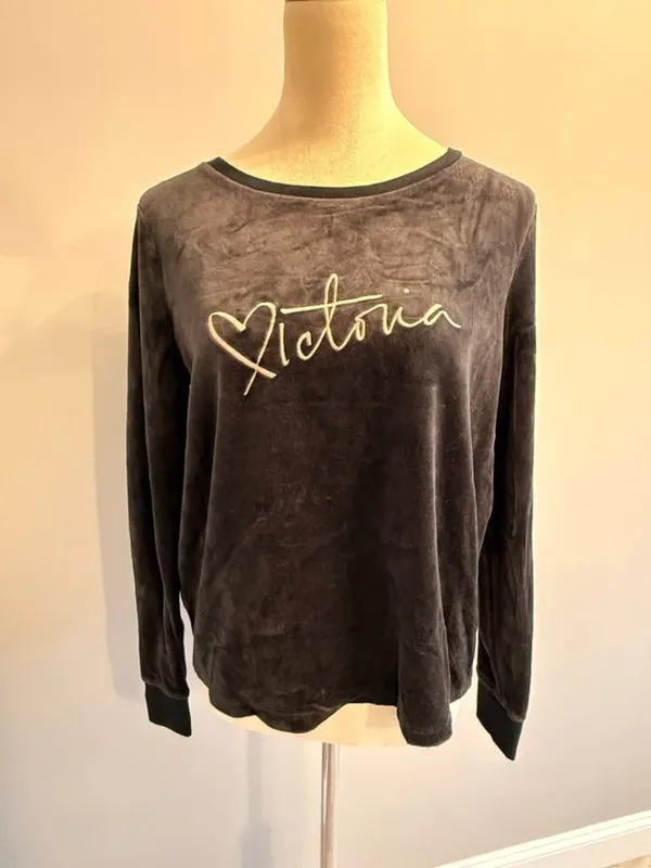 Victoria's Secret women's medium black/pink velour sweater - Image 3
