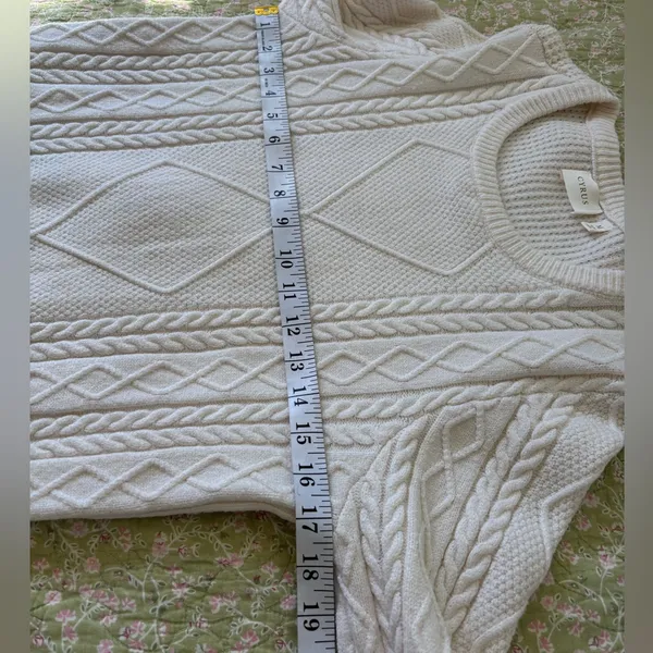 Cyrus Cream Cable Knit Sweater Ivory Size M Academy Preppy - Image 5