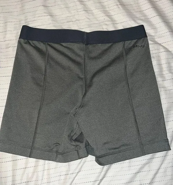 Nike Pros - Image 2