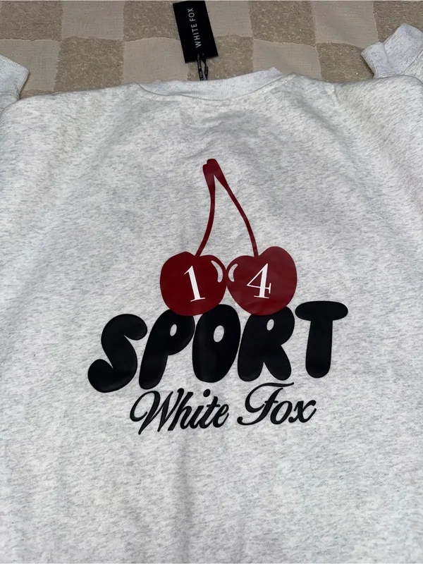NWT White Fox "Club 14 Peyton" Oversized Sweater S/M - Image 5