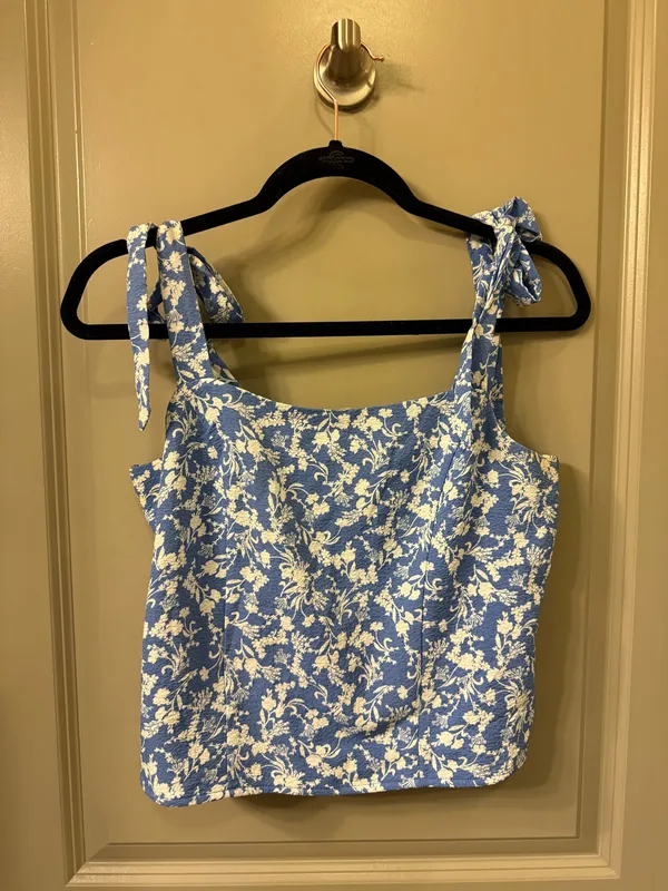 Old Navy Top - Image 2