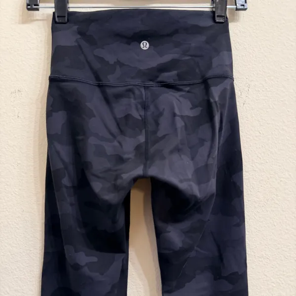 Lululemon Wunder Train HR Cropped Leggings Yoga Incognito Camo Grey‎ Size 4 - Image 4