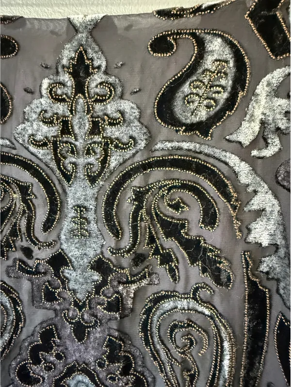 Elegant Black and Gray Velvet Paisley Shawl with Fringe - Image 3