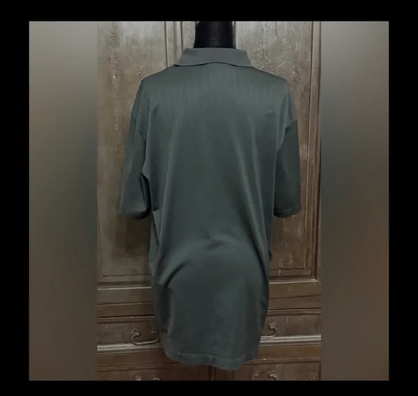 Nike Black Dri-Fit golf shirt - size XXL. Gently Warn & excellent condition. Measurements approximately 22” from armpit to armpit x 30” long. Non smoking home. priced to sell at as is condition. Don’t like my price, make reasonable offer! And thank you for checking my closet. - Image 2
