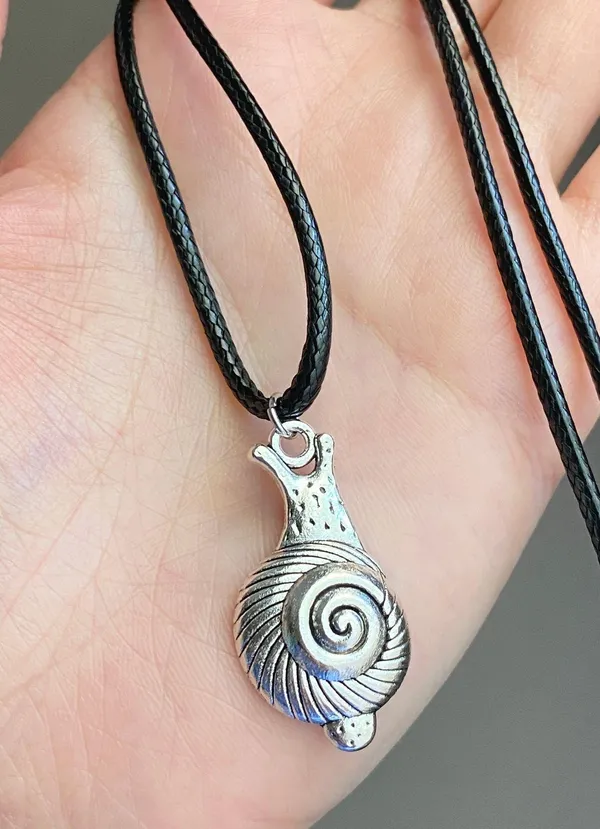 Handmade Kawaii funky simple snail necklace🐌🌼🍃🌀 - Image 3