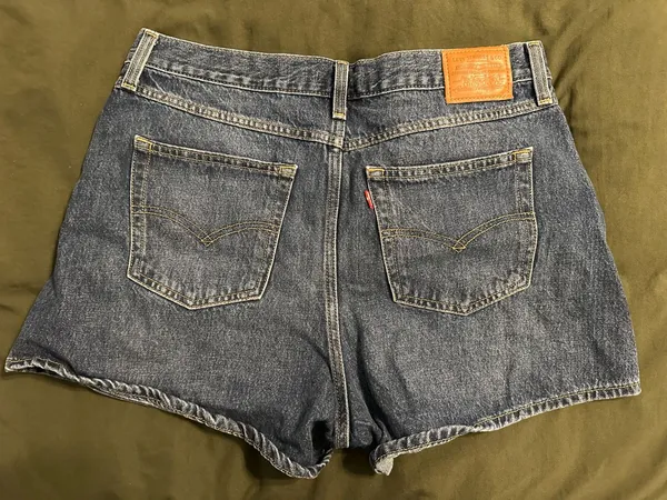 Levi’s 80s Mom Shorts - Image 2