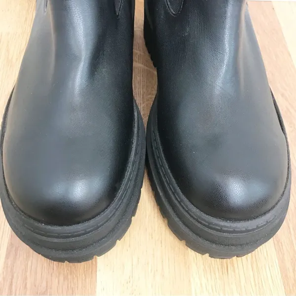 GOOD AMERICAN Black Leather Platform Chelsea Boot Bootie Midi Lug Sole‎ Size 8 - Image 5