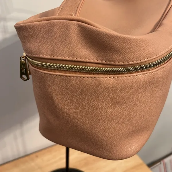 Trina turk makeup bag/ hygiene bag - Image 3