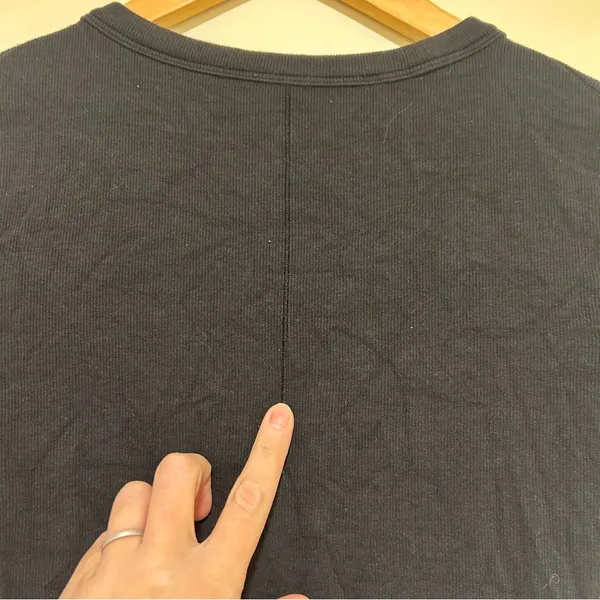 Lululemon Hold Tight Cropped Ribbed T Shirt in Black Size Small - Image 5