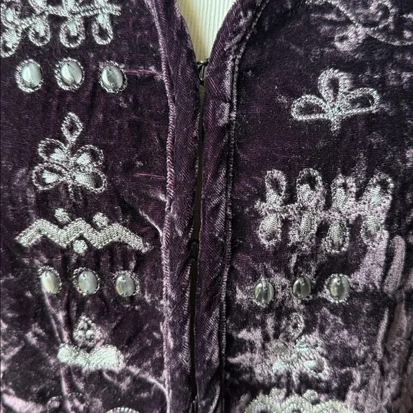 Chico’s Lula Crushed Velvet Embellished Jacket - Image 3