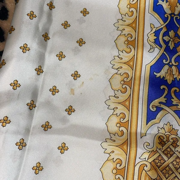 33x33 Longchamp baroque silk scarf Blue and Gold - Image 5
