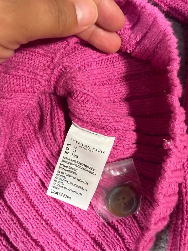 American Eagle XS Hot Pink Ribbed Knit Cropped Cardigan Button Front V-Neck NWOT - Image 4