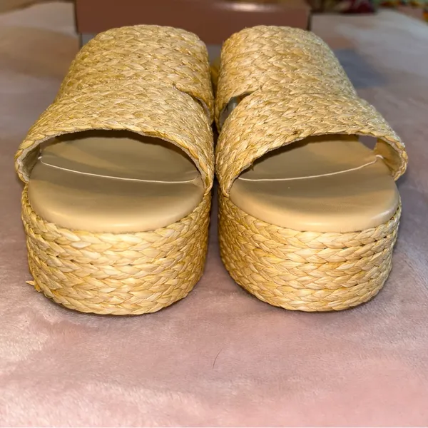 Wild Pair Niftyy woven espadrille beige heeled wedge size 8.5 open toe - Image 2
