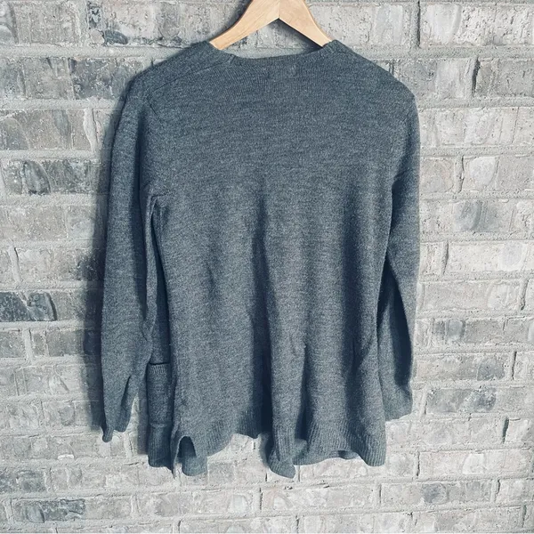 Old Navy sweater with pockets - Image 4