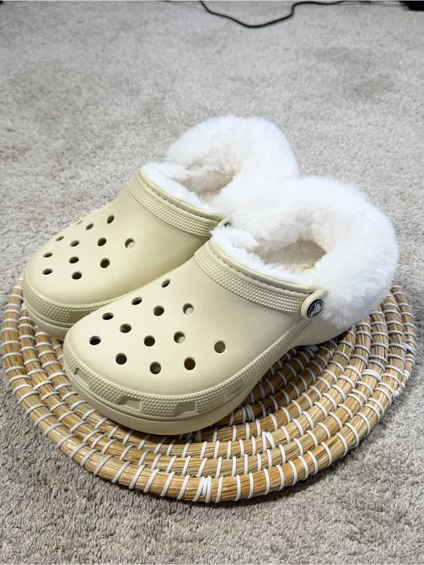 Crocs Women’s Classic Platform Fleece Lined Clogs in Bone Neutral 8 - Image 4