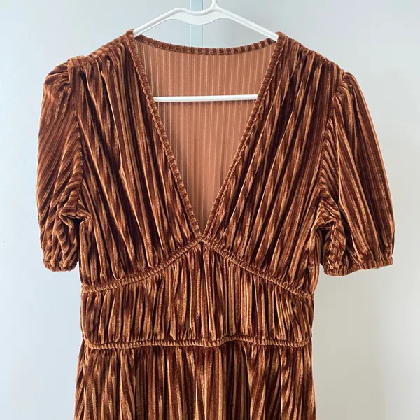 Roman style Pleated Moody MobWife V-Neck Velvet Maxi Dress Small Brown - Image 2