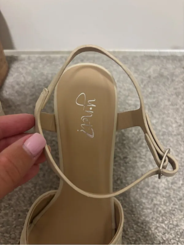 Y-Not Neutral Cream Cross-Strap Wedge with Ankle Buckle - Size: 6 - Image 4