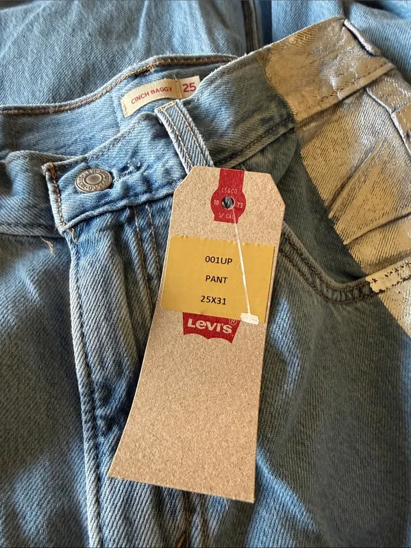 NWT Levi's Women's Blue Cinch Baggy Jeans With Foil Panel 25X31 - Image 9