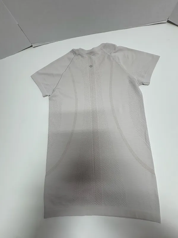 Lululemon Swiftly Tech‎ Short Sleeve Shirt - Size 6. - Image 9