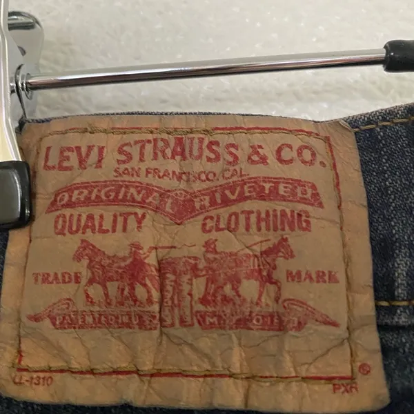 Women’s Levi’s 550 relaxed boot cut jeans size 16M - Image 3