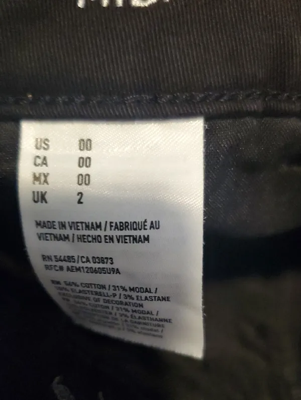 American Eagle Outfitters Black High-Waist Casual Shorts - Image 3