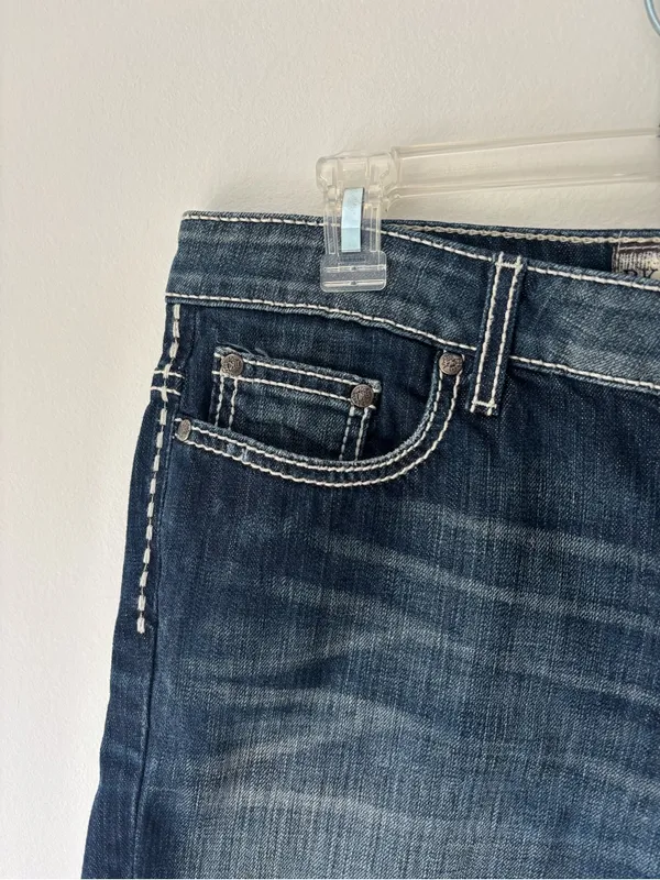 BKE Payton Jean Shorts Dark Wash Contrast Denim Bermuda Lightly Distressed - Image 3