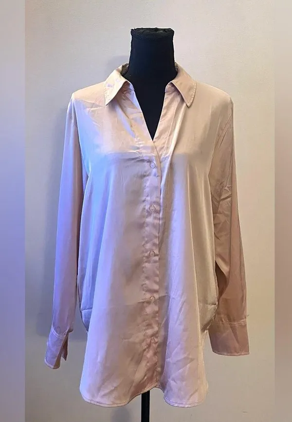 H&M- Cream V-neck Button-down Silk Top Size L - Image 2