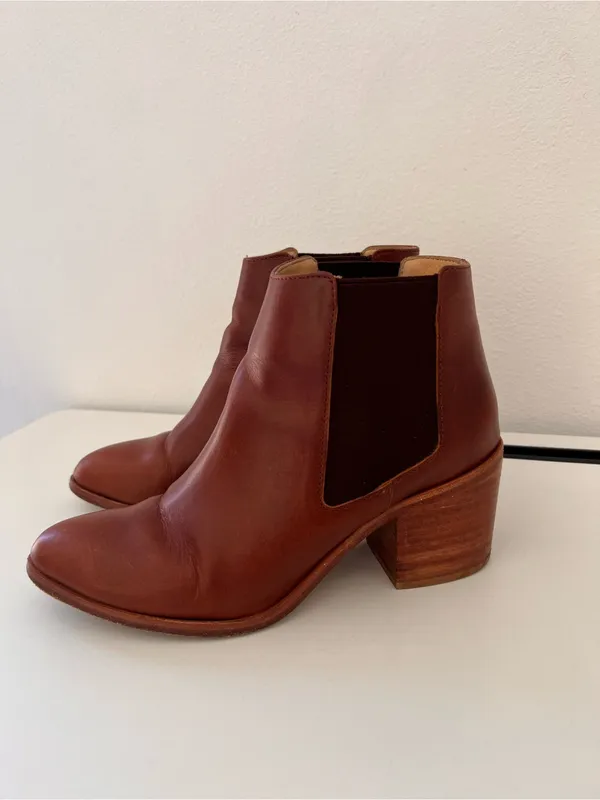 Nisolo Heeled Chelsea Leather Boot Size 8 - Image 3