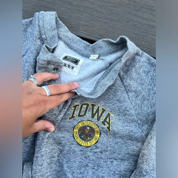 Tailgate Gray Iowa Sweatshirt and Hawkeyes Shorts Set - Image 4