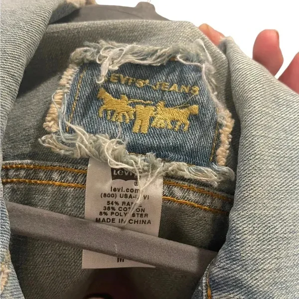 🧥 Levi’s Denim Jacket 💙 Distressed Medium‎ Wash Jean Trucker Style M 🧥 - Image 3
