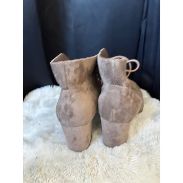 Madden Girl Torch Taupe Faux Suede Lace Up Block Heel Ankle Boots Size 11M - Image 4