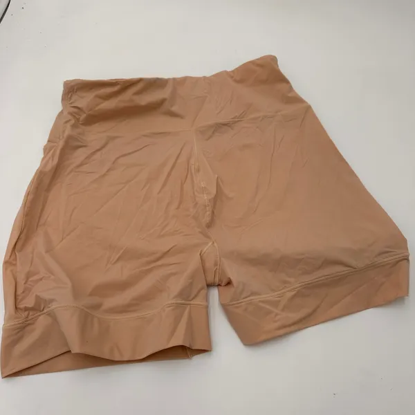 Yummie Women's Shapewear Shorts Size medium - Image 3