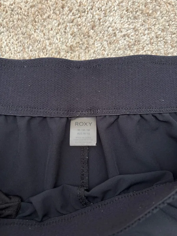 Roxy Corsica Calling Workout Shorts (M) - Image 4
