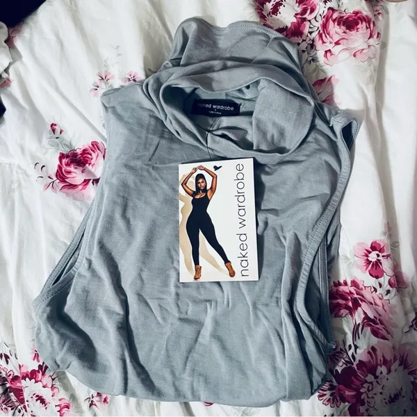 NWT  Grey Top - Image 3