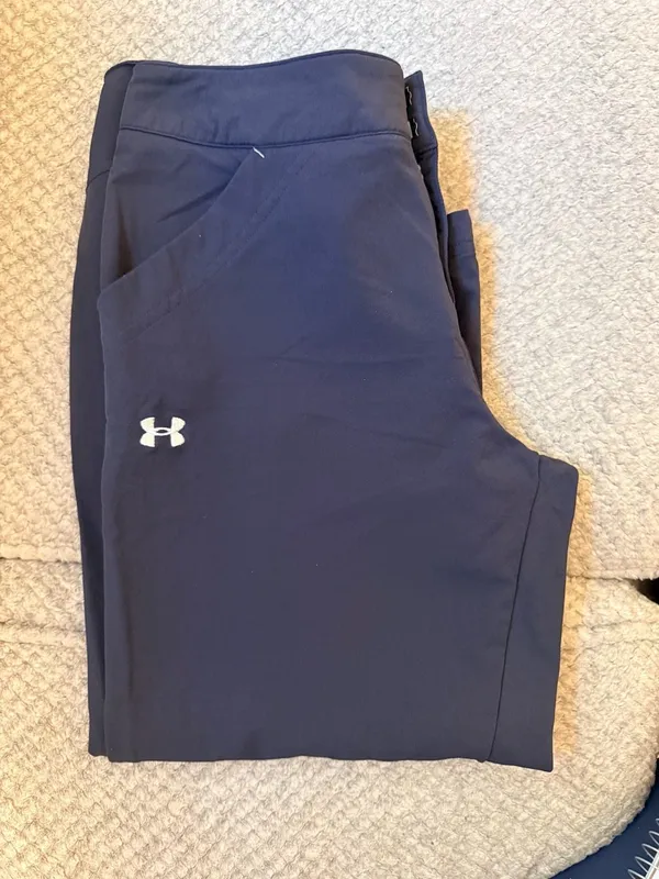 Womens Under Armour Performance Crop Athletic Pants Black Size 8 - Image 3