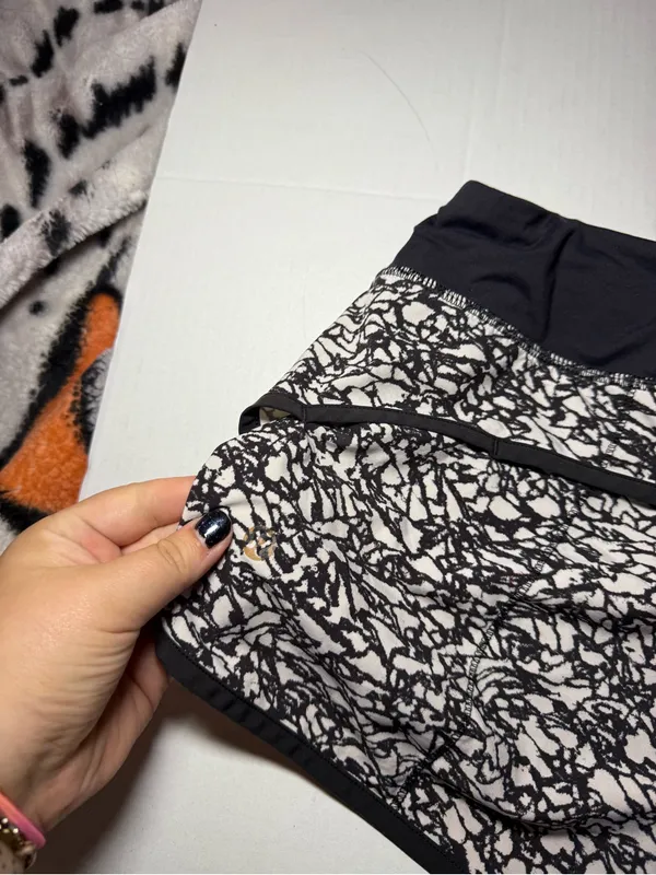 Lululemon Speed Up Shorts in Black & White Ice Breaker - Image 3