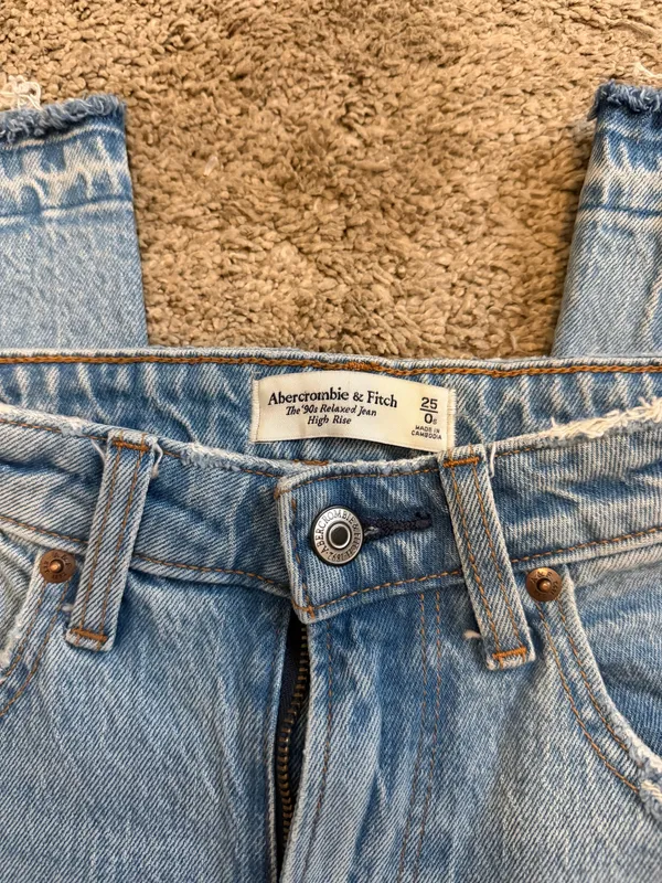 Abercrombie 90’s Relaxed Jeans - Image 4