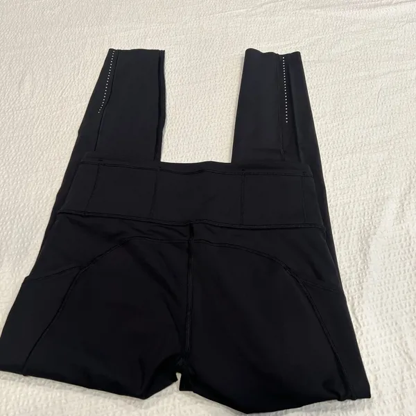 Lululemon black fast and free leggings (reflective) size 6 women - Image 5