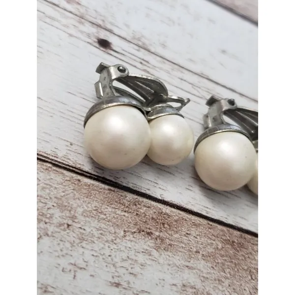 Vintage Clip On Earrings Two Faux Pearls / Faux Pearl Duo 7/8" - Image 4