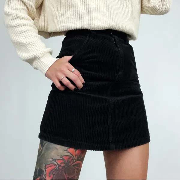 Vintage 90’s Wide-Wale Corduroy Carpenter Mini Skirt in Black | Size 26” - Image 6