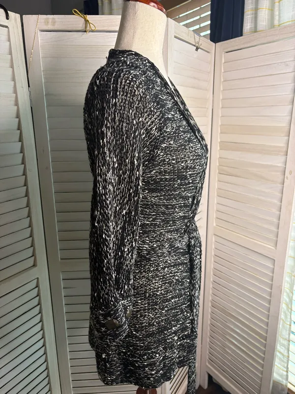 BCBGMAXAZRIA Sweater Knit Cable wrap - Image 2