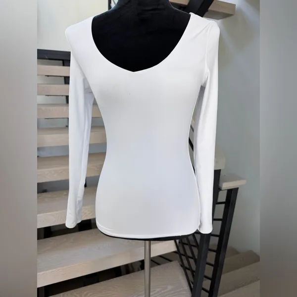 Basic Casual White V - Image 4