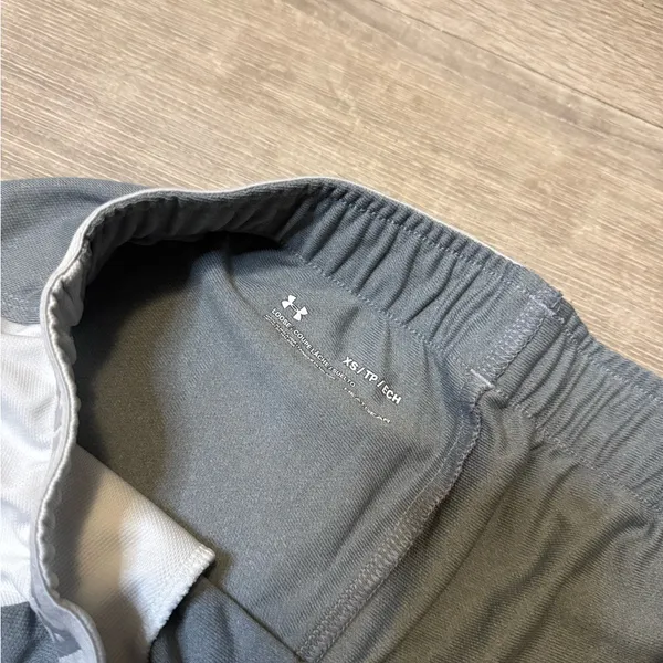 •UNDER ARMOUR• SHORTS - Image 4
