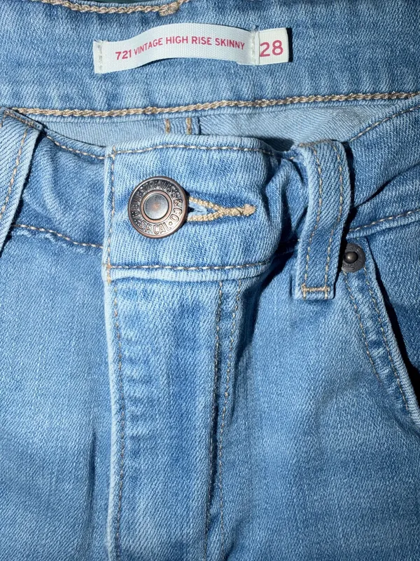 Levi’s 721 Vintage Light Blue High-Rise Skinny Bermuda Jean Shorts Size 28 - Image 4