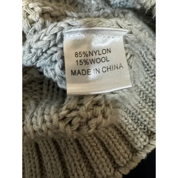 White Fox Oversized Cable Knit Sweater Gray/Cream Slouchy Cozy Fit Size S/M - Image 7