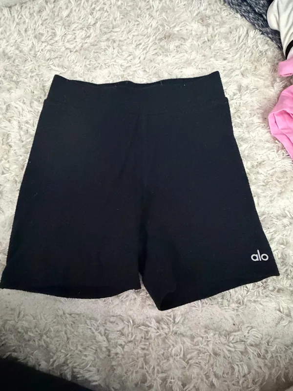 Alo Yoga Biker Shorts - Image 2