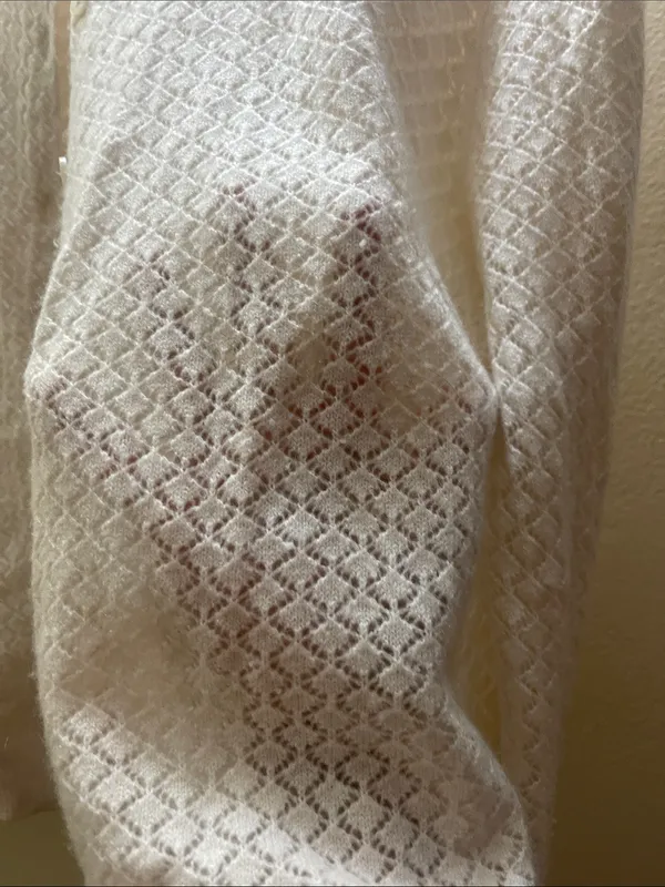 Wilfred Aritzia cashmere wool blend cardigan knit button down size Medium - Image 4